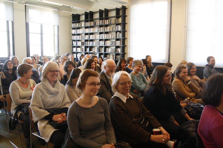 Fornøyd publikum under kåseri oversatte dager 2013 foto mette børja hd
